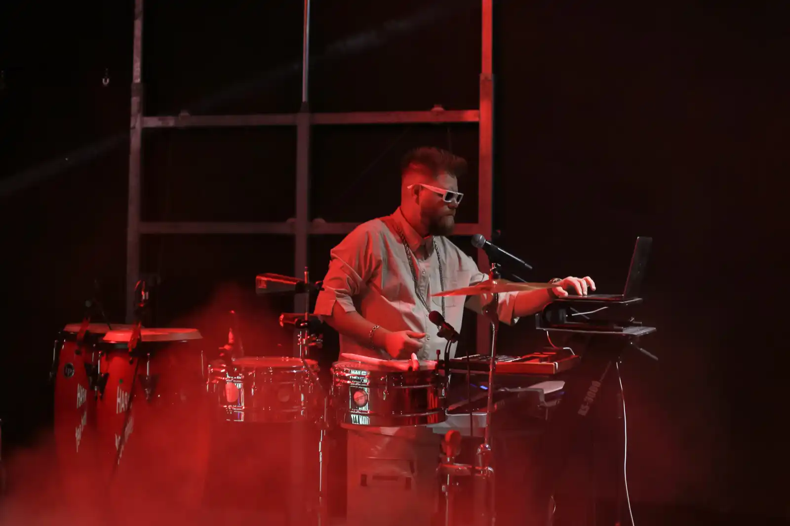CHI PAH în timpul unui show live percussion